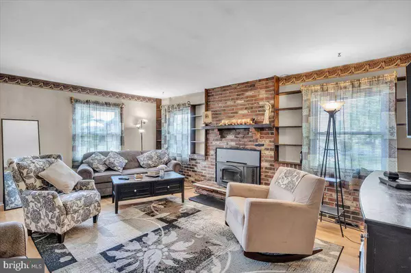 96 MESSENGER LN, Willingboro, NJ 08046