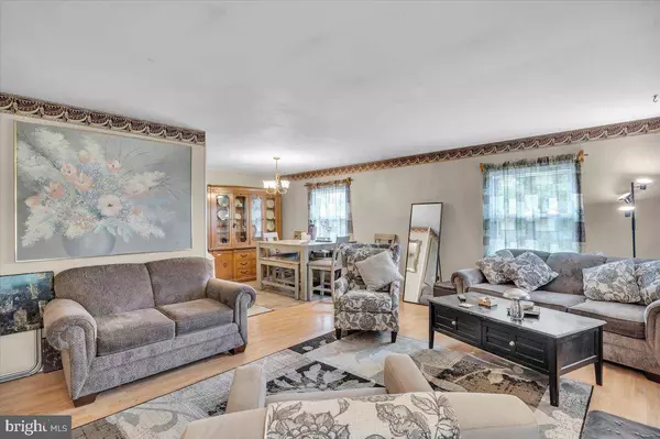 96 MESSENGER LN, Willingboro, NJ 08046