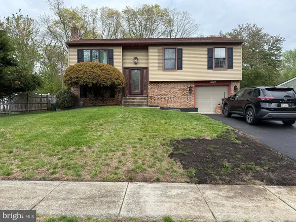 7 HAMPTON PL, Sicklerville, NJ 08081
