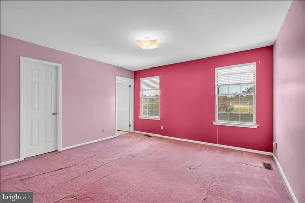 35 BIRCHLY CT, West Deptford, NJ 08093