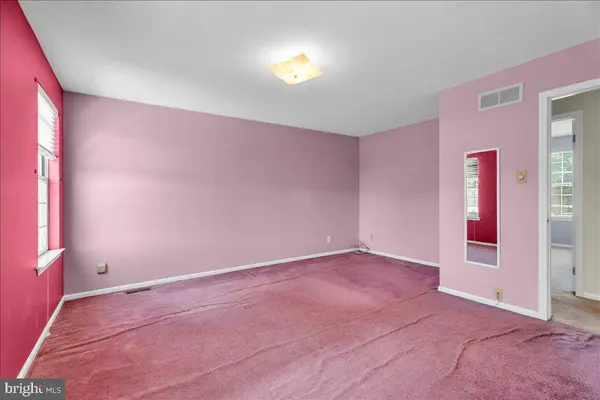 35 BIRCHLY CT, West Deptford, NJ 08093