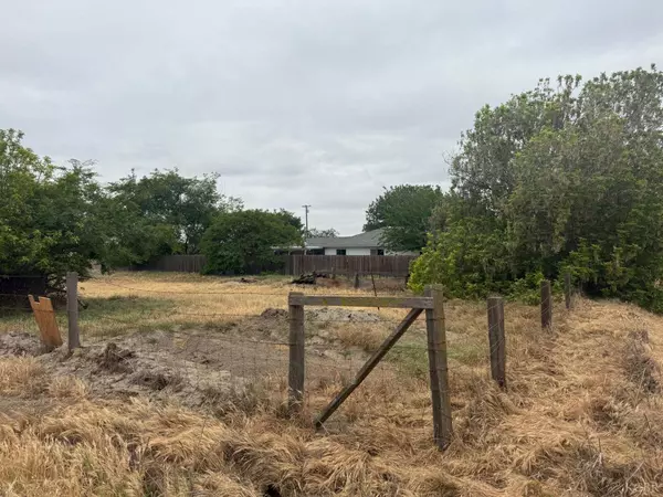 14685 17th Ave Avenue, Lemoore, CA 93245