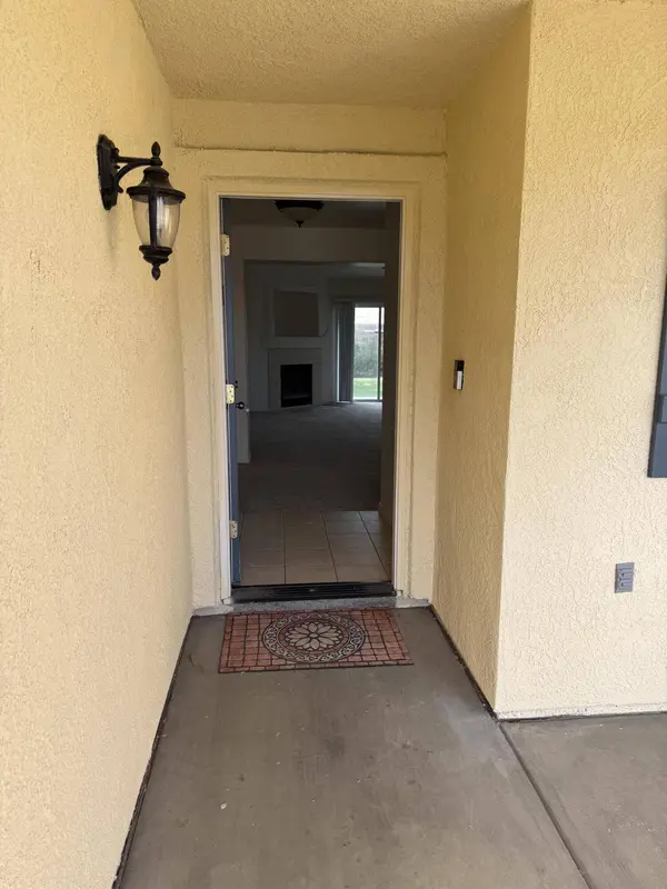 2020 W Bristol Lane, Hanford, CA 93230