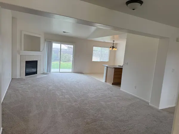 2020 W Bristol Lane, Hanford, CA 93230