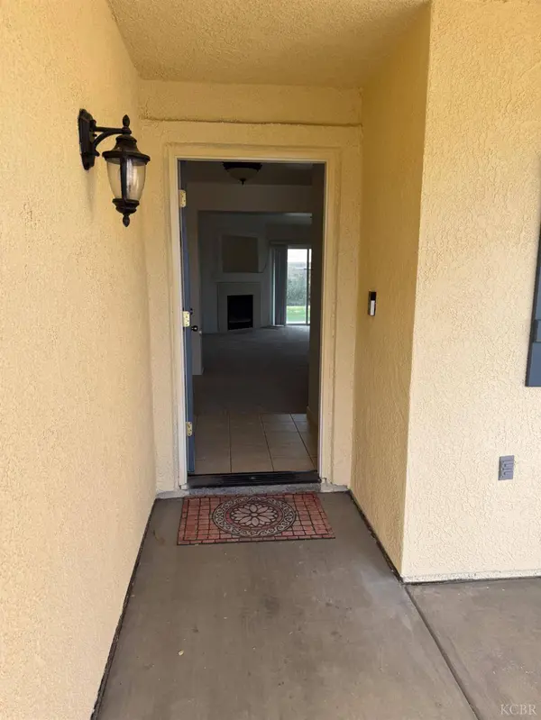 2020 W Bristol, Hanford, CA 93230