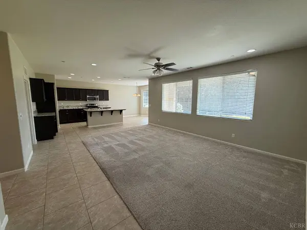 1143 W Muir Way, Hanford, CA 93230