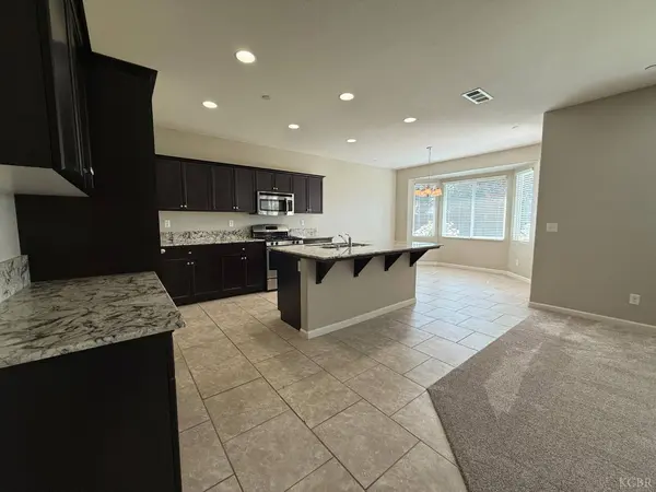 1143 W Muir Way, Hanford, CA 93230