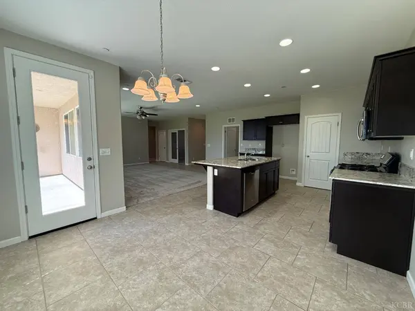 1143 W Muir Way, Hanford, CA 93230