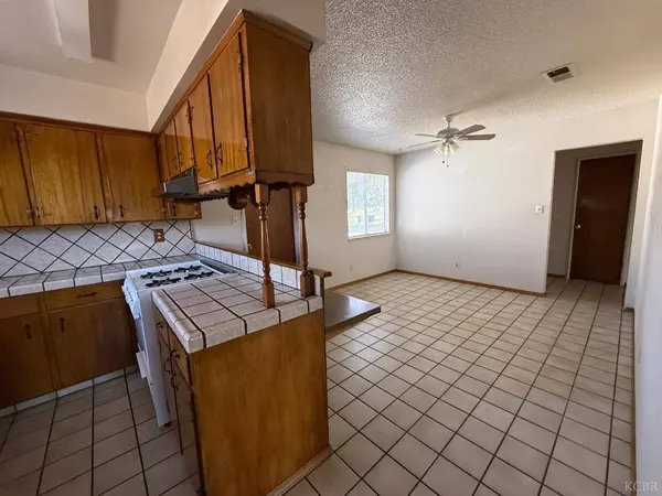 2264 Fairmont DR, Hanford, CA 93230