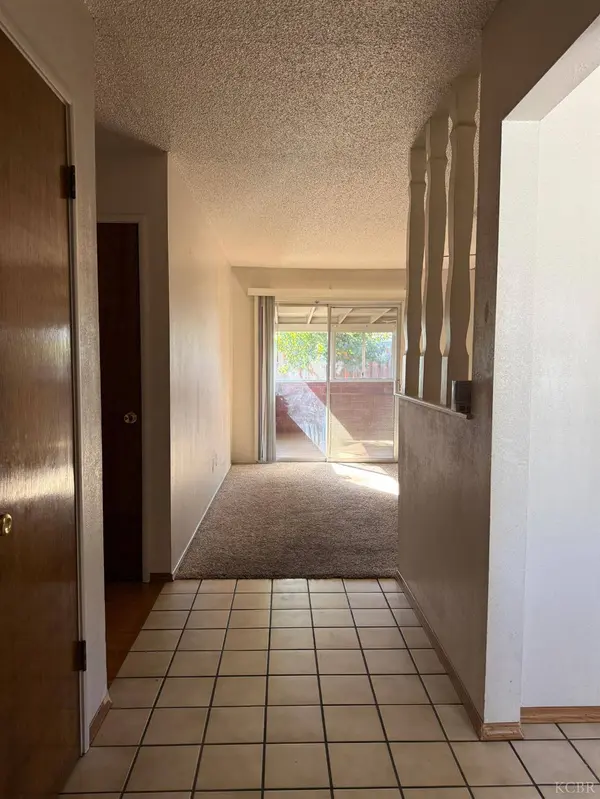 2264 Fairmont DR, Hanford, CA 93230