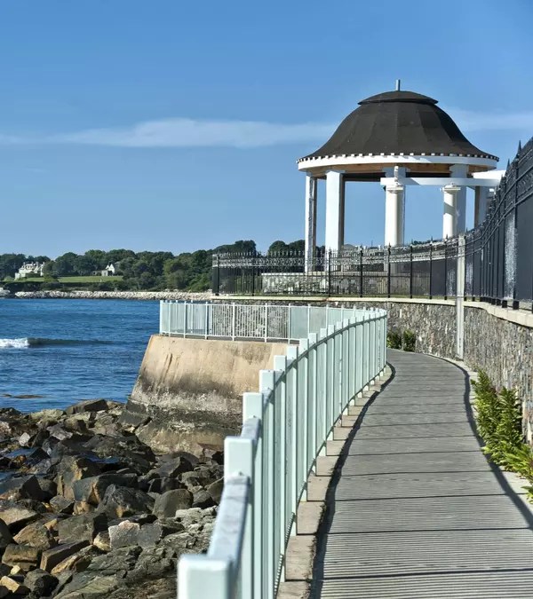 cb5ce411c984c7a2de86c2c64e7fb892-cliff-walk