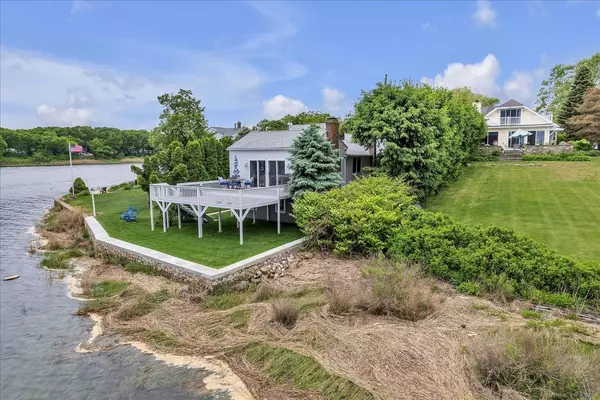 376 Parkside Drive, Warwick, RI 02888