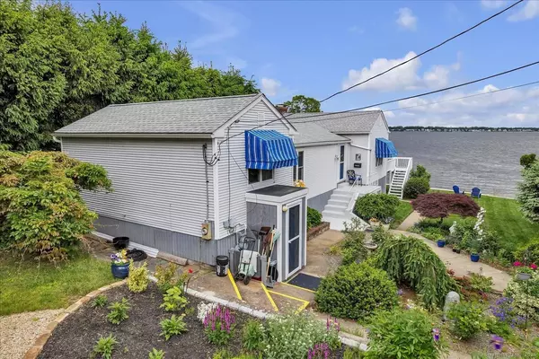 376 Parkside Drive, Warwick, RI 02888