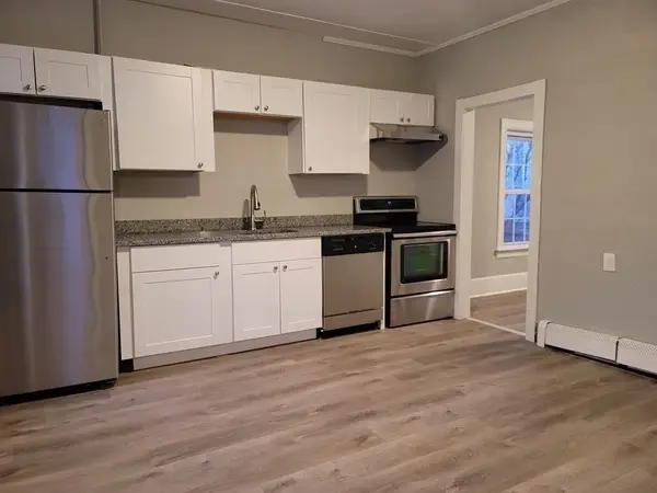 10 Elm St, Webster, MA 01570-2623