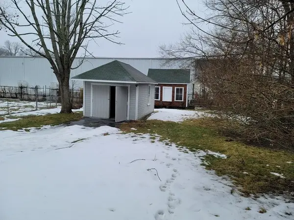 10 Elm St, Webster, MA 01570-2623