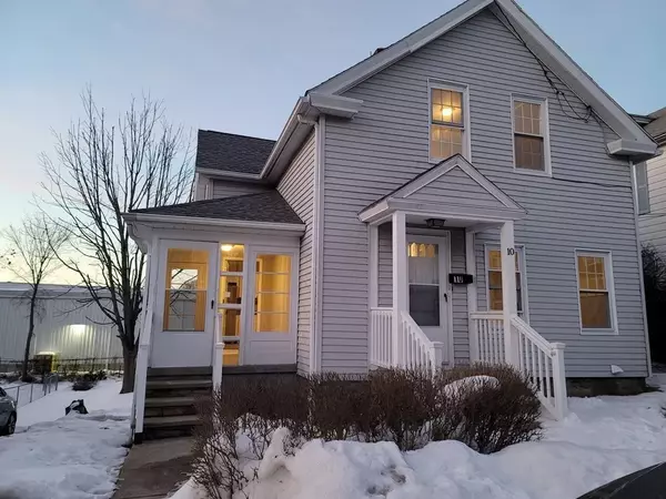 10 Elm St, Webster, MA 01570-2623
