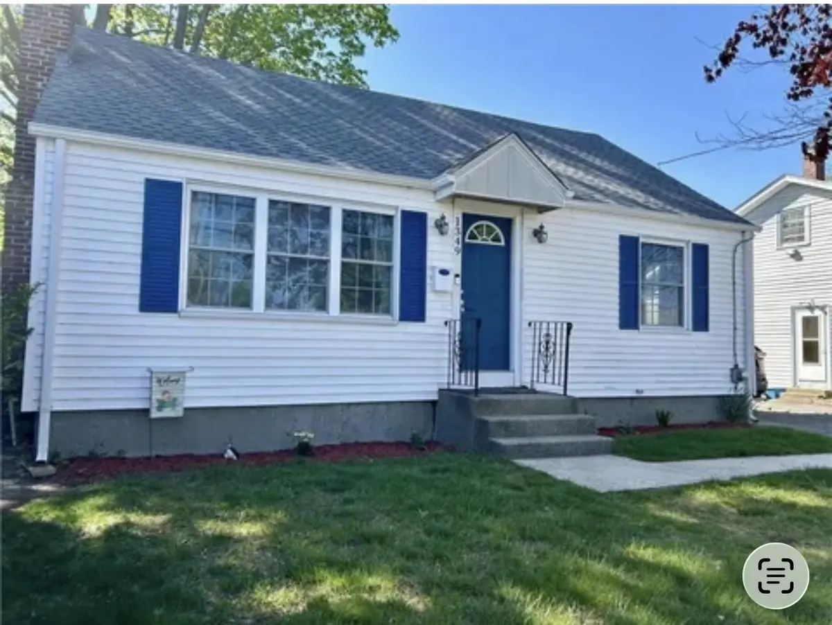 1349 W Shore Rd, Warwick, RI 02889-4543
