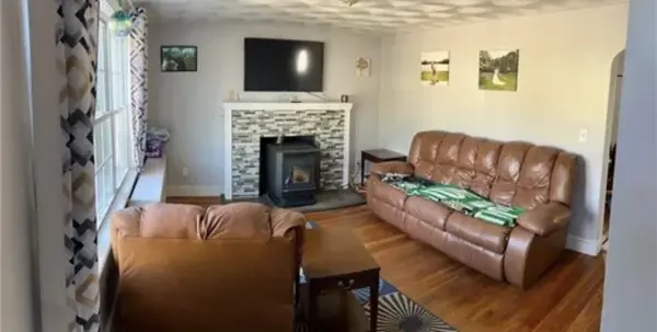 1349 W Shore Rd, Warwick, RI 02889-4543
