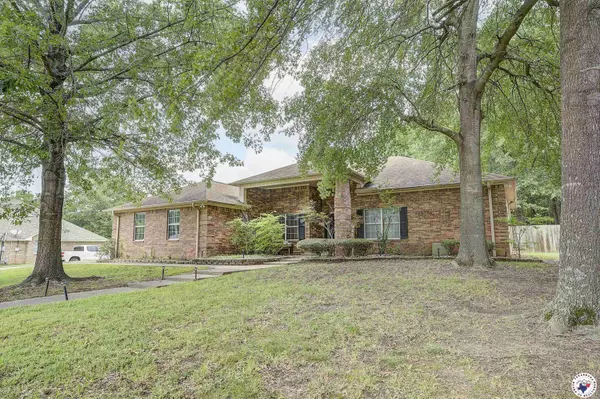 141 Arizona Ave, Wake Village, TX 75501