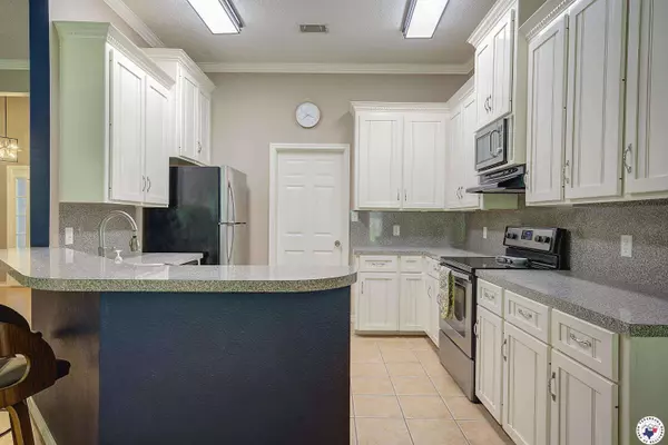 141 Arizona Ave, Wake Village, TX 75501