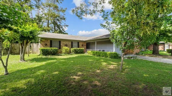 244 Hickerson Ave, Wake Village, TX 75501