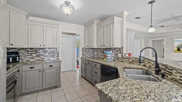 323 Meadowridge Cir, Texarkana, AR 71854