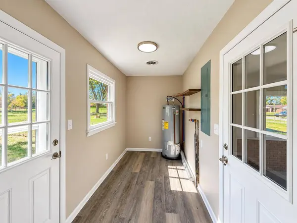 82 HILLSIDE DR, Verona, VA 24482