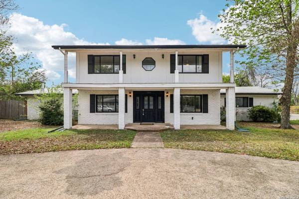 302 WEATHERCOCK LN, Windcrest, TX 78239