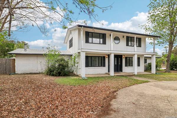 302 WEATHERCOCK LN, Windcrest, TX 78239