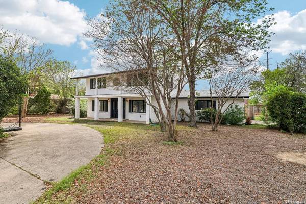 302 WEATHERCOCK LN, Windcrest, TX 78239