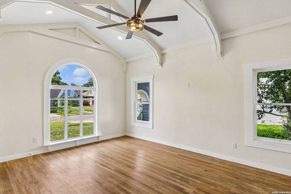 311 FURR DR, San Antonio, TX 78201