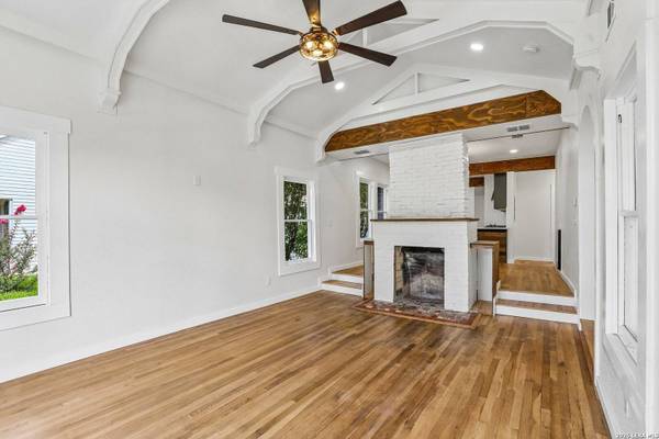 311 FURR DR, San Antonio, TX 78201