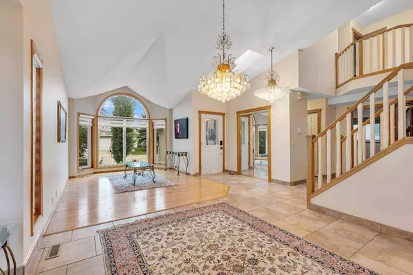 118 Hawkville Close NW, Calgary, AB T3G3B3