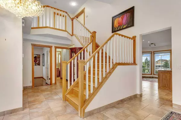 118 Hawkville Close NW, Calgary, AB T3G3B3