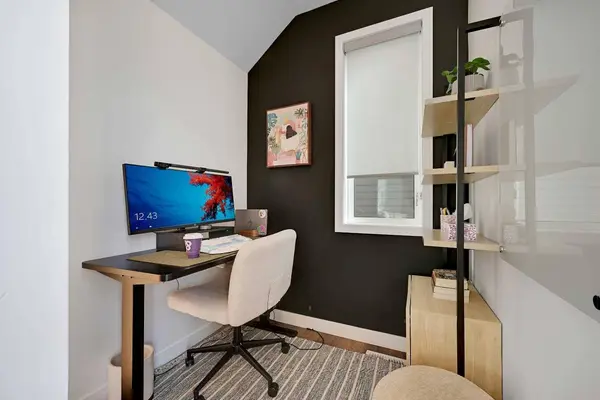 50 Lavender RD SE, Calgary, AB T2S0C4