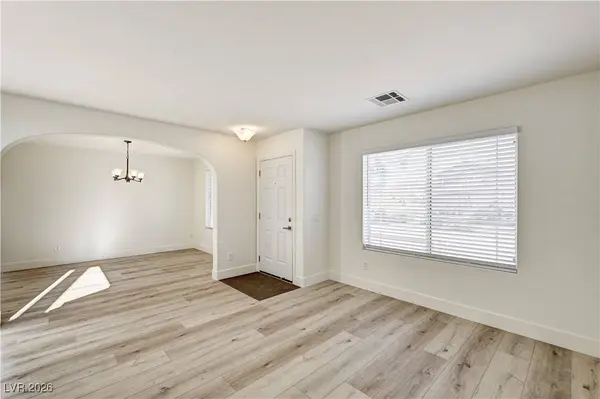 5321 Carlsbad Heights ST, North Las Vegas, NV 89081