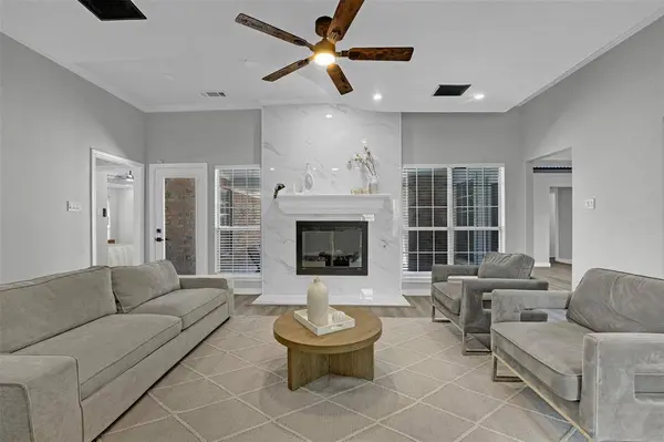 628 Heather Knoll Drive, Desoto, TX 75115