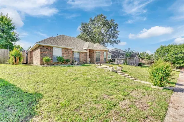 628 Heather Knoll Drive, Desoto, TX 75115