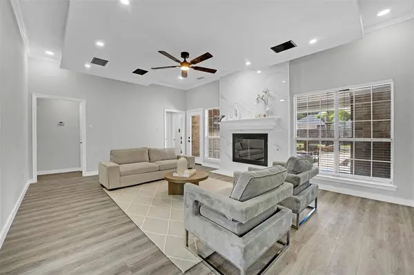 628 Heather Knoll Drive, Desoto, TX 75115
