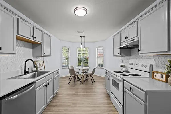 3028 Casa Bella Drive, Arlington, TX 76010