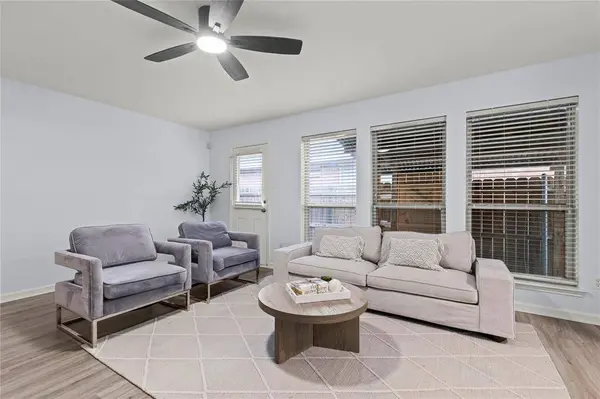 3028 Casa Bella Drive, Arlington, TX 76010
