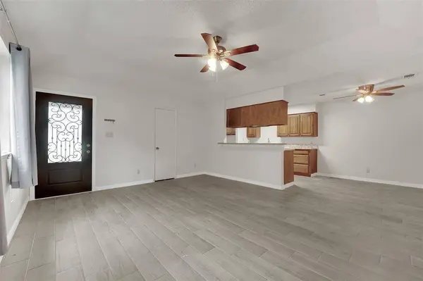 411 S Las Vegas Trail, White Settlement, TX 76108