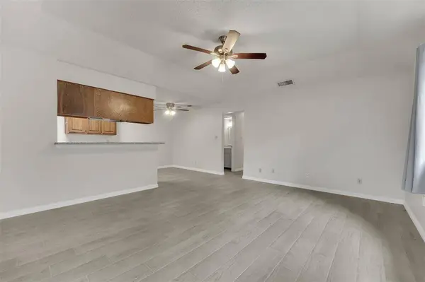 411 S Las Vegas Trail, White Settlement, TX 76108
