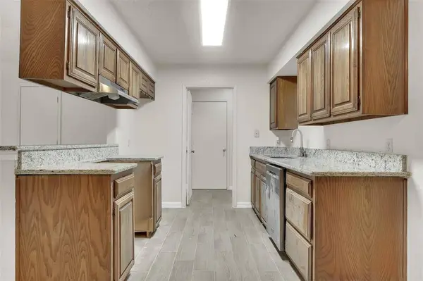 411 S Las Vegas Trail, White Settlement, TX 76108