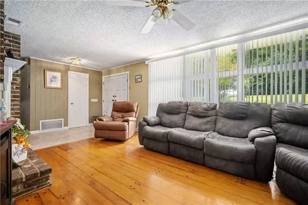 1810 Colonial Oaks DR, Mobile, AL 36618