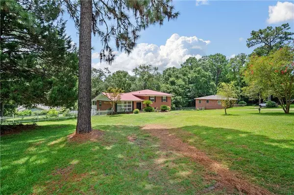 1810 Colonial Oaks DR, Mobile, AL 36618