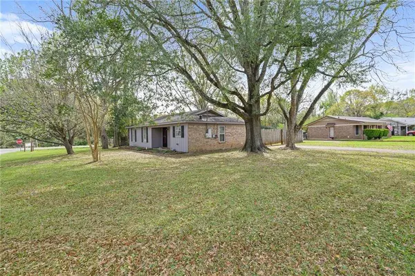8501 Mcallister DR, Theodore, AL 36582
