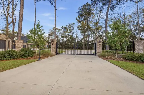 9501 Ben Hamilton RD, Theodore, AL 36582