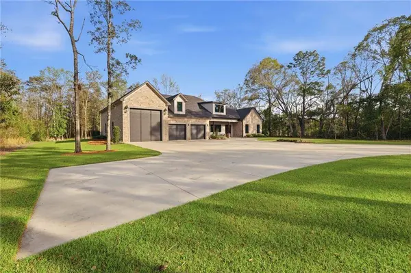 9501 Ben Hamilton RD, Theodore, AL 36582