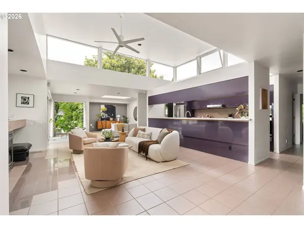 2030 SW BROADLEAF DR, Portland, OR 97219